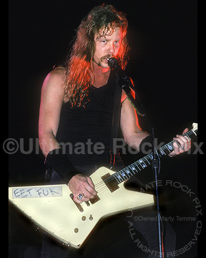 Photo of James Hetfield of Metallica singing in concert in 1989 by Marty Temme