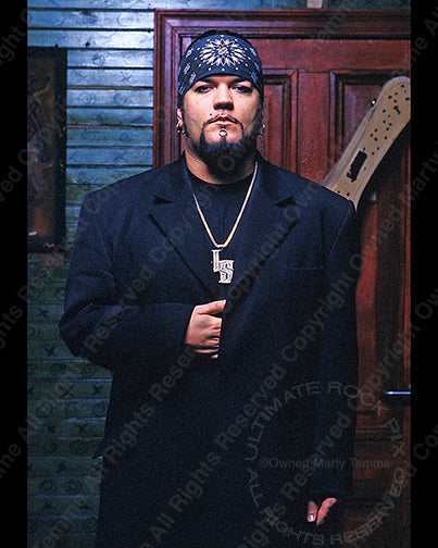 Photo of Josey Scott of Saliva during a photo shoot in 2003 by Marty Temme