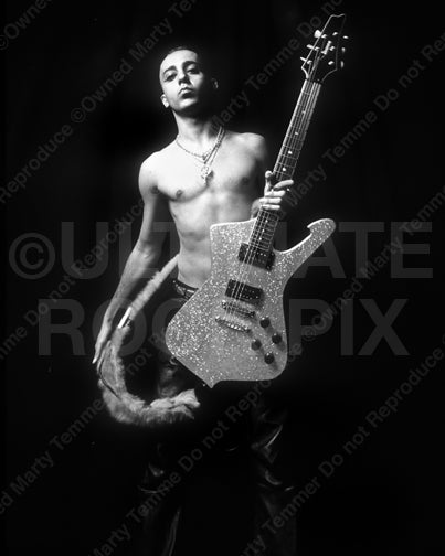 Photo of Daron Malakian of System of a Down during a photo shoot by Marty Temme