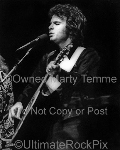 Photo of Dan Peek of the band America in concert in 1977 by Marty Temme