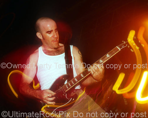 Photo of Scott Ian of Anthrax in concert in 1994 by Marty Temme