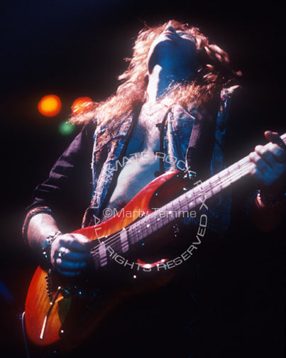Photo of guitar player Ian Hatton of Bonham in concert in 1990 by Marty Temme
