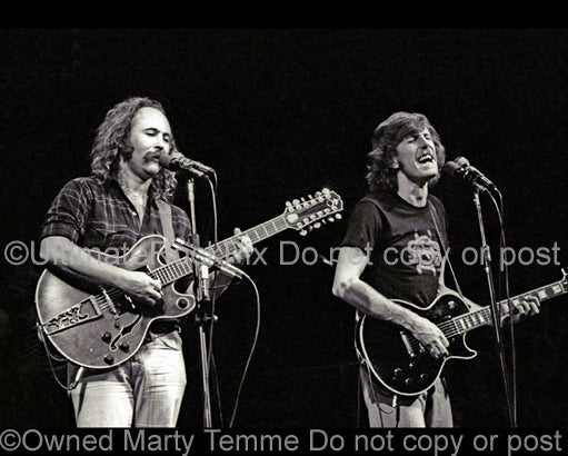Photo of David Crosby and Graham Nash in concert in 1977 by Marty Temme