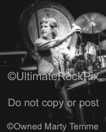 Photo of Keith Emerson of Emerson, Lake & Palmer in concert in 1977 by Marty Temme