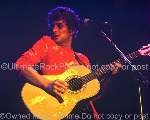 Photo of guitarist Lindsey Buckingham of Fleetwood Mac playing acoustic guitar in concert in 1978 by Marty Temme