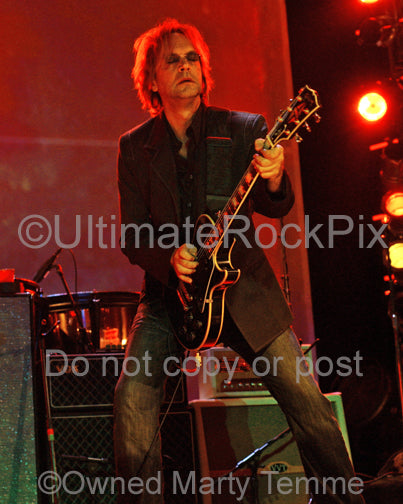 Photo of Craig Bartock of Heart playing a Les Paul in concert by Marty Temme