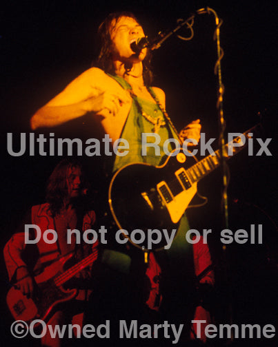 Photo of singer Steve Marriott of Humble Pie in concert in 1973 by Marty Temme
