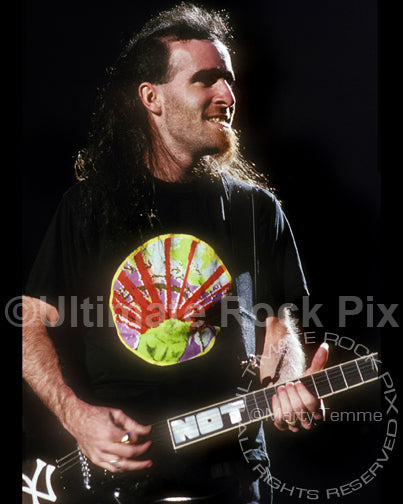 Photo of Scott Ian of Anthrax in concert in 1989 by Marty Temme