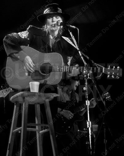 Photo of Joni Mitchell in concert in 1976 by Marty Temme