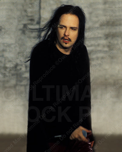 Photo of singer Jonathan Davis of Korn during a photo shoot in 1999 by Marty Temme