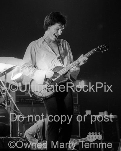 Photo of Ray Davies of The Kinks in concert in 1979 by Marty Temme