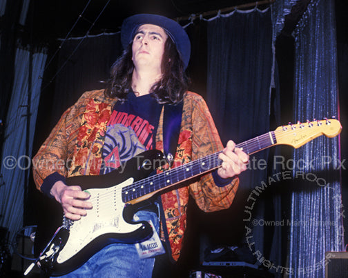 Photo of guitarist Mike McCready of Pearl Jam in concert in 1991 by Marty Temme