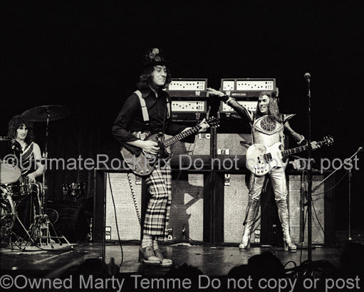 Photo of Noddy Holder and Dave Hill of Slade onstage in 1973 by Marty Temme