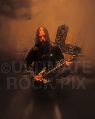 Photo of guitarist Jeff Hanneman of Slayer during a photo shoot in 1998 by Marty Temme