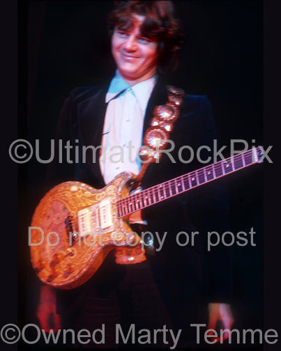 Photo of Steve Miller in concert in 1974 by Marty Temme