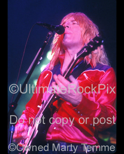 Photo of David St. Hubbins in concert with Spinal Tap in 1992 by Marty Temme