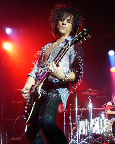 Photo of guitarist Steve Stevens playing a Les Paul in concert by Marty Temme