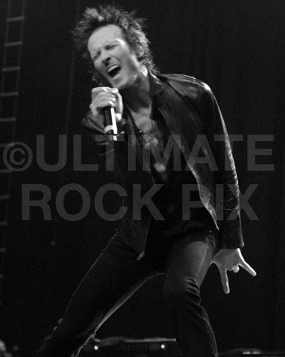 Black and white photo of Scott Weiland of Velvet Revolver in concert by Marty Temme