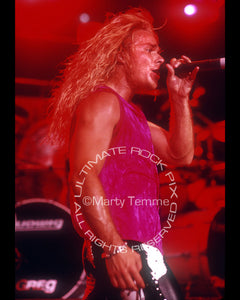 Photo of singer Mike Tramp of White Lion in concert in 1989 by Marty Temme