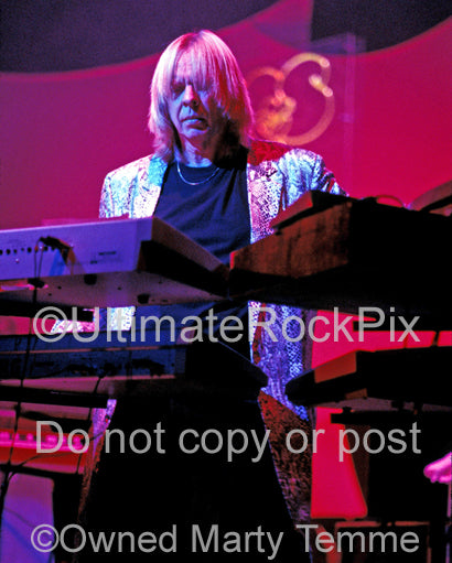 Photo of keyboard player Rick Wakeman of Yes in concert in 2003 by Marty Temme