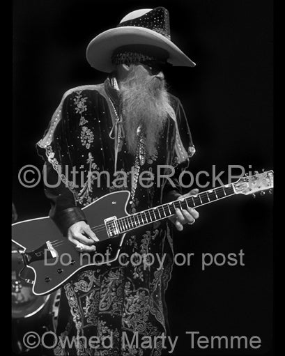 Black and white photo of Billy Gibbons of ZZ Top playing a Billy-Bo Jupiter Thunderbird by Marty Temme