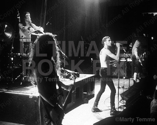 Photo of Layne Staley and Alice In Chains in concert in 1991 by Marty Temme