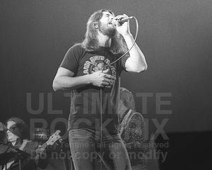 Photo of singer Ronnie Hammond of Atlanta Rhythm Section in concert in 1978 by Marty Temme