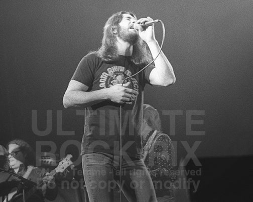 Photo of singer Ronnie Hammond of Atlanta Rhythm Section in concert in 1978 by Marty Temme