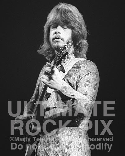 Photo of guitarist Barry Bailey of The Atlanta Rhythm Section in concert in 1978 by Marty Temme