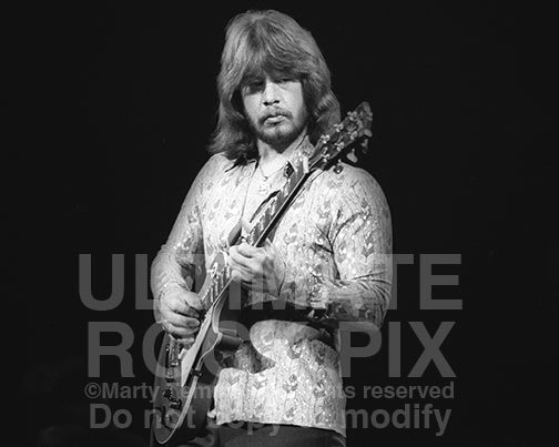 Photo of Barry Bailey of The Atlanta Rhythm Section in concert in 1978 by Marty Temme