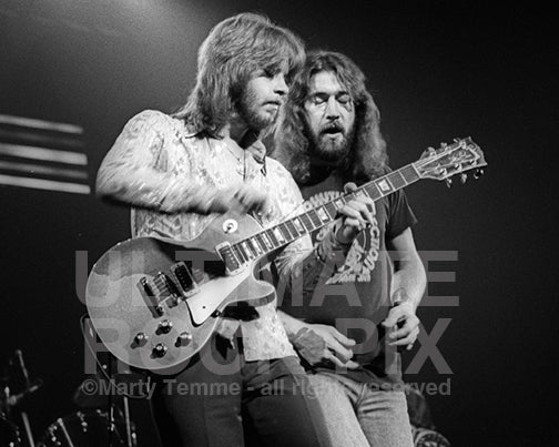 Photo of Ronnie Hammond and Barry Bailey of Atlanta Rhythm Section onstage in 1978