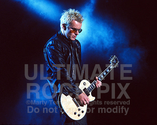 Photo of guitarist Billy Duffy playing his natural wood top
Gibson Les Paul Custom by Marty Temme