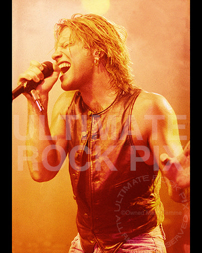 Photo of singer Jon Bon Jovi in concert in 1992 by Marty Temme