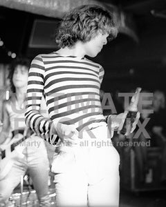 Photo of David Johansen of New York Dolls in concert in 1974 by Marty Temme