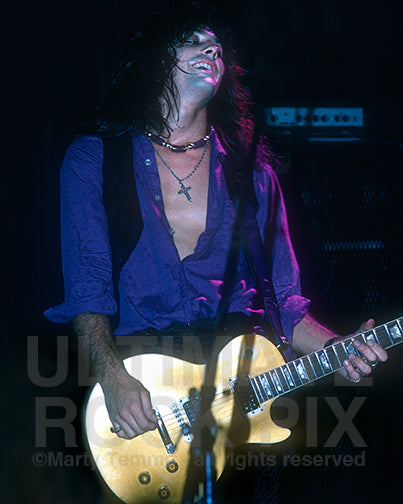 Photo of guitarist Ryan Roxie of Electric Angels in 1988 by Marty Temme