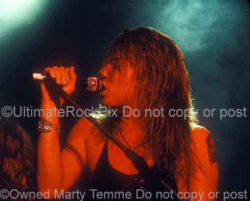 Photo of Joey Tempest of Europe in concert in 1989 by Marty Temme
