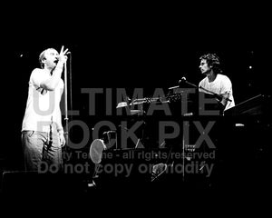 Photo of Phil Collins and Tony Banks of Genesis onstage in 1977 by Marty Temme