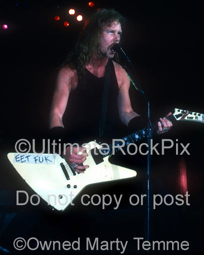 Photo of singer-guitarist James Hetfield of Metallica in concert in 1989 by Marty Temme
