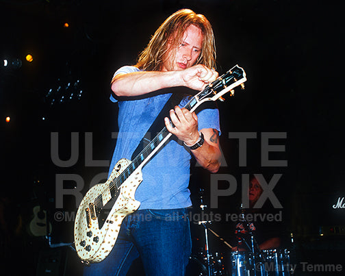 Photo of Jerry Cantrell tuning his Les Paul onstage at The Troubadour in West Hollywood, California in 2004