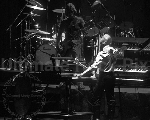 Photo of Kerry Livgren and Dave Hope of Kansas in concert in 1979 by Marty Temme