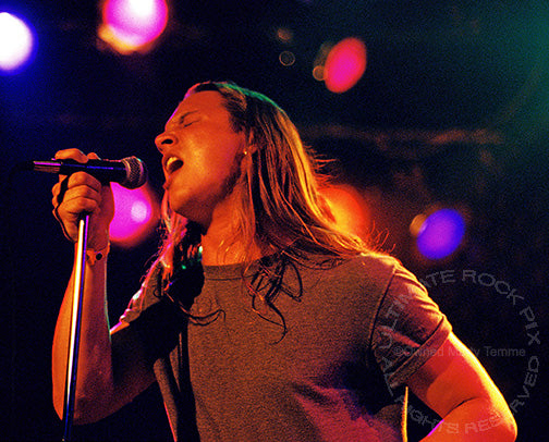Photo of singer Kevin Martin of Candlebox in concert in 1993 by Marty Temme