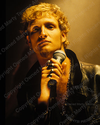 Photo of vocalist Layne Staley of Alice in Chains looking into the camera during a photo shoot - lsgodmic1620