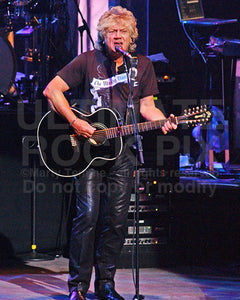 Photo of John Lodge of The Moody Blues in concert by Marty Temme