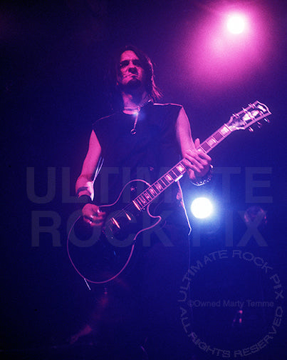 Photo of guitar player Wayne Swinny of Saliva in concert by Marty Temme