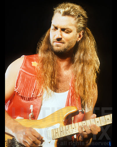 Photo of guitar player Steve Farris in concert by Marty Temme