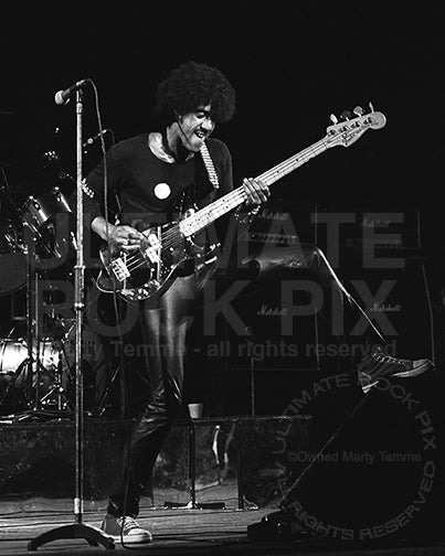 Photo of Phil Lynott of Thin Lizzy in concert in 1977 by Marty Temme