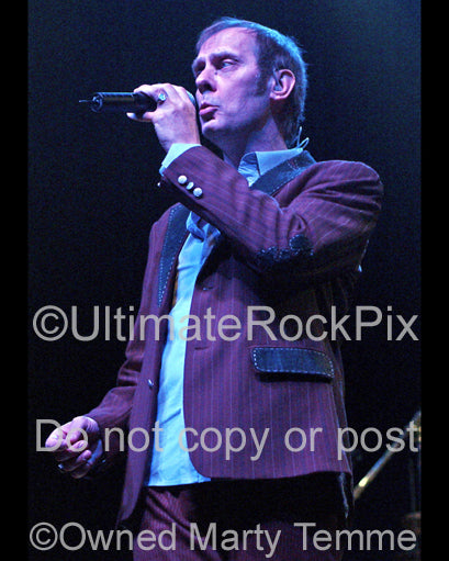 Photo of singer Peter Murphy in concert in 2008 by Marty Temme