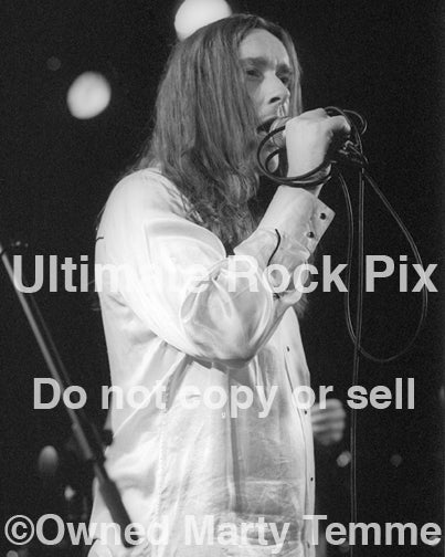 Photo of Reverend Dr. D. Wayne Love of Alabama 3 in concert in 2000 by Marty Temme