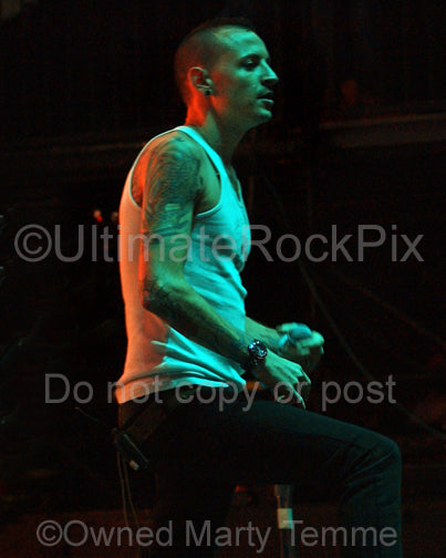 Photo of Chester Bennington of Linkin Park in concert in 2006 by Marty Temme
