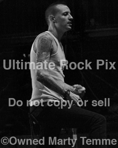 Black and white photo of Chester Bennington of Linkin Park in 2006 by Marty Temme
